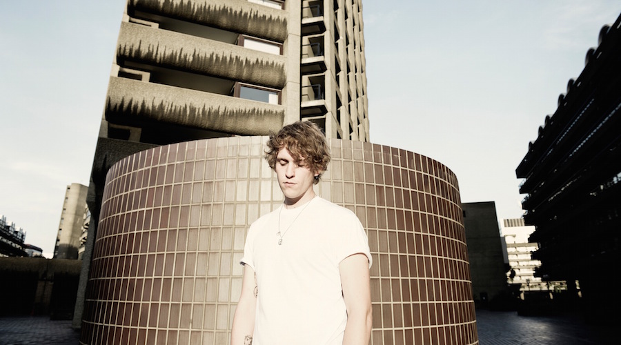 Birdy i Rhodes w teledysku do "Let It All Go"